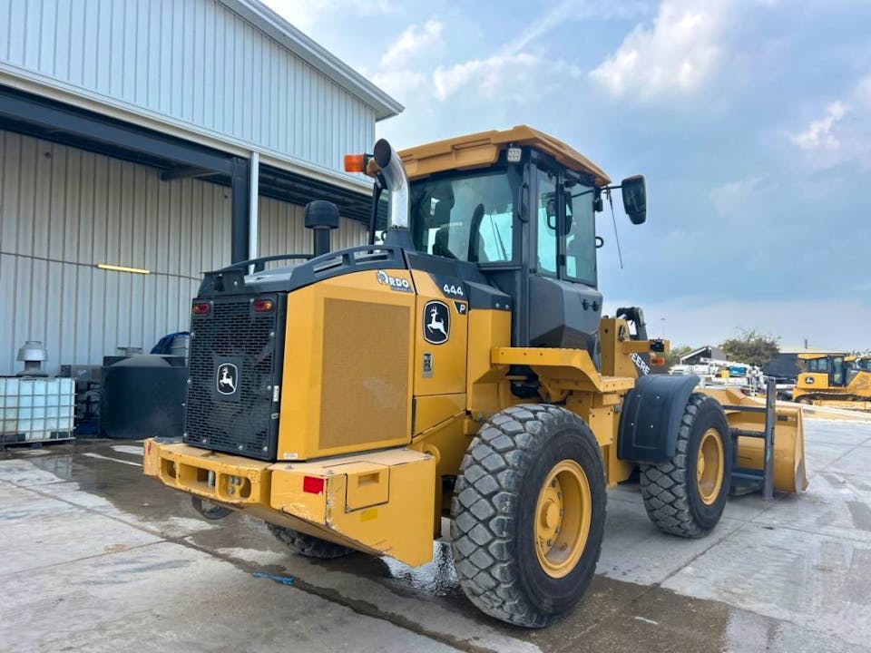 John Deere 444P