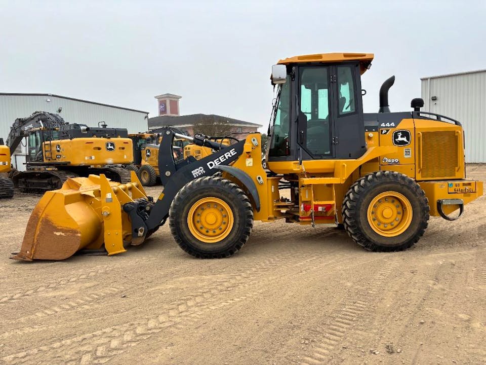 John Deere 444 P