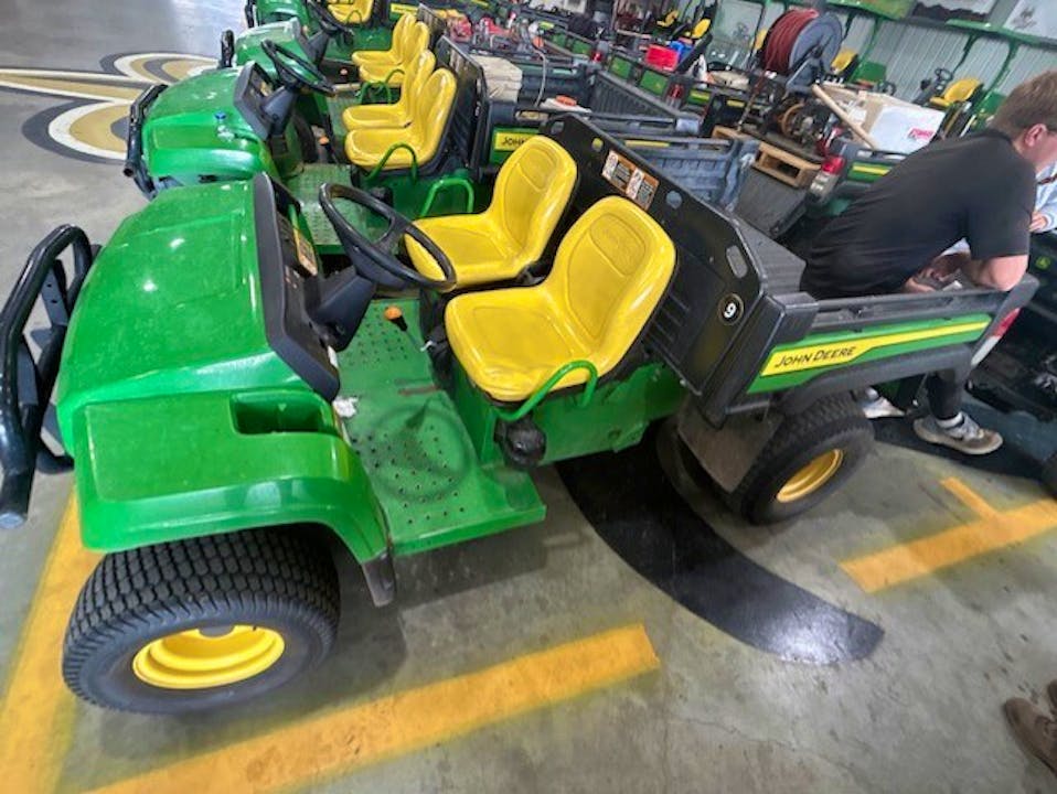 John Deere 4X2 TURF GATOR