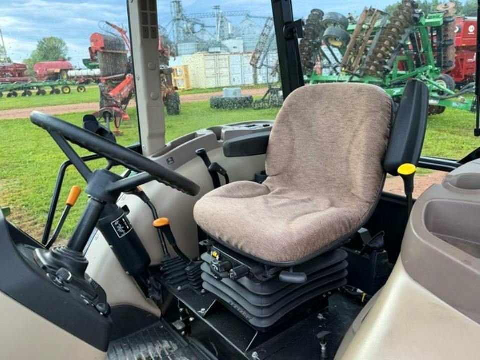 John Deere 5055E