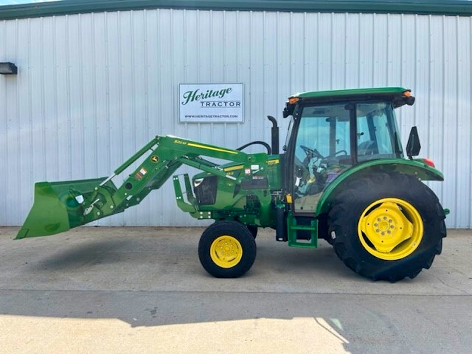 John Deere 5055E