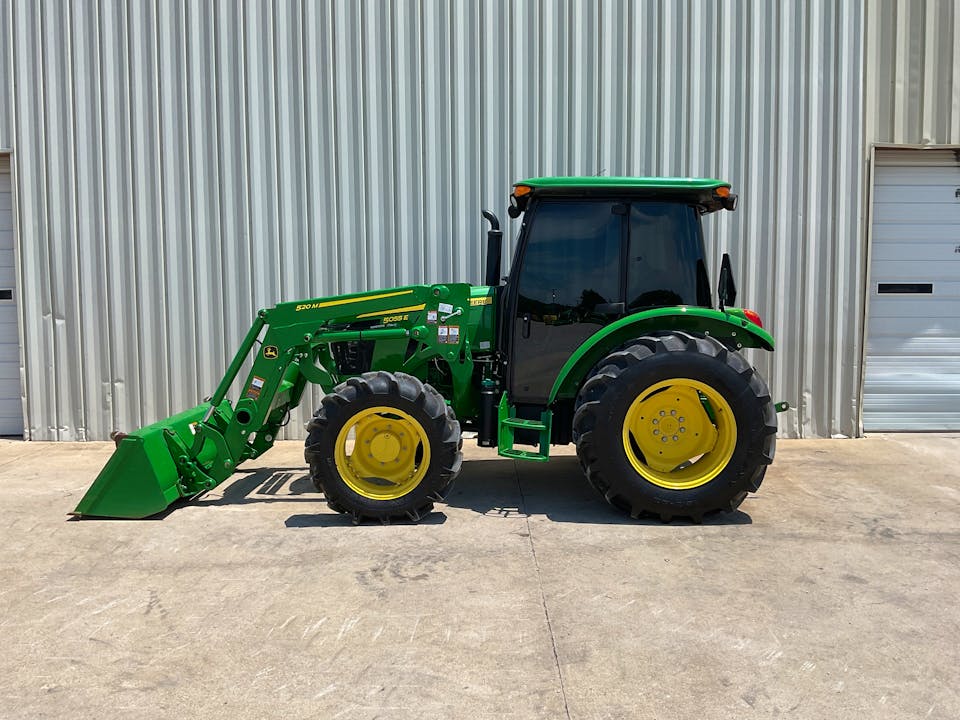 John Deere 5055E
