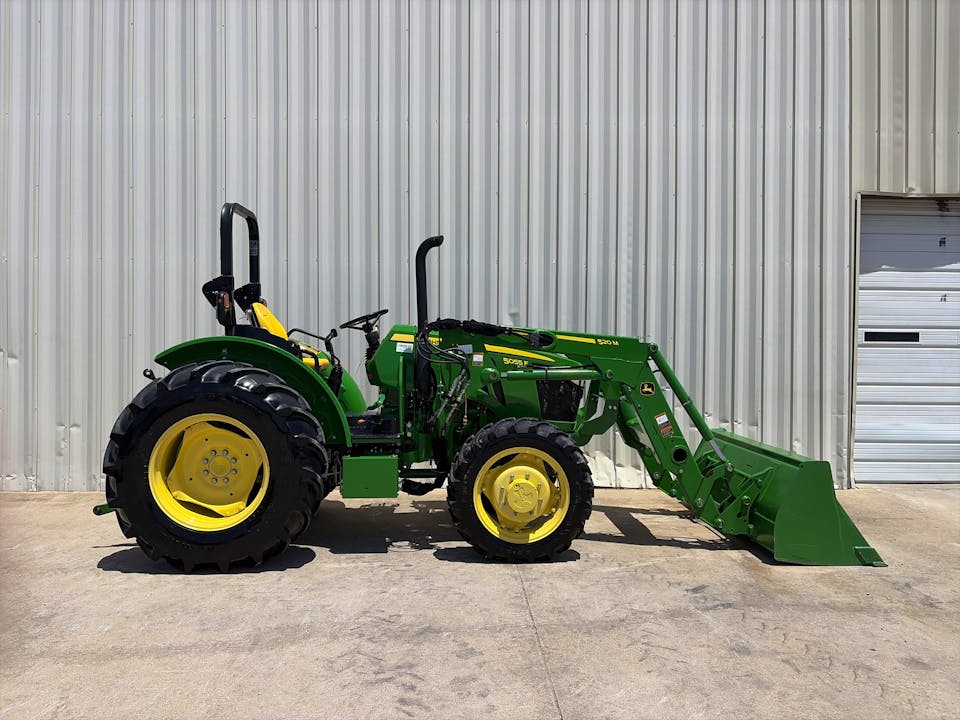 John Deere 5055E