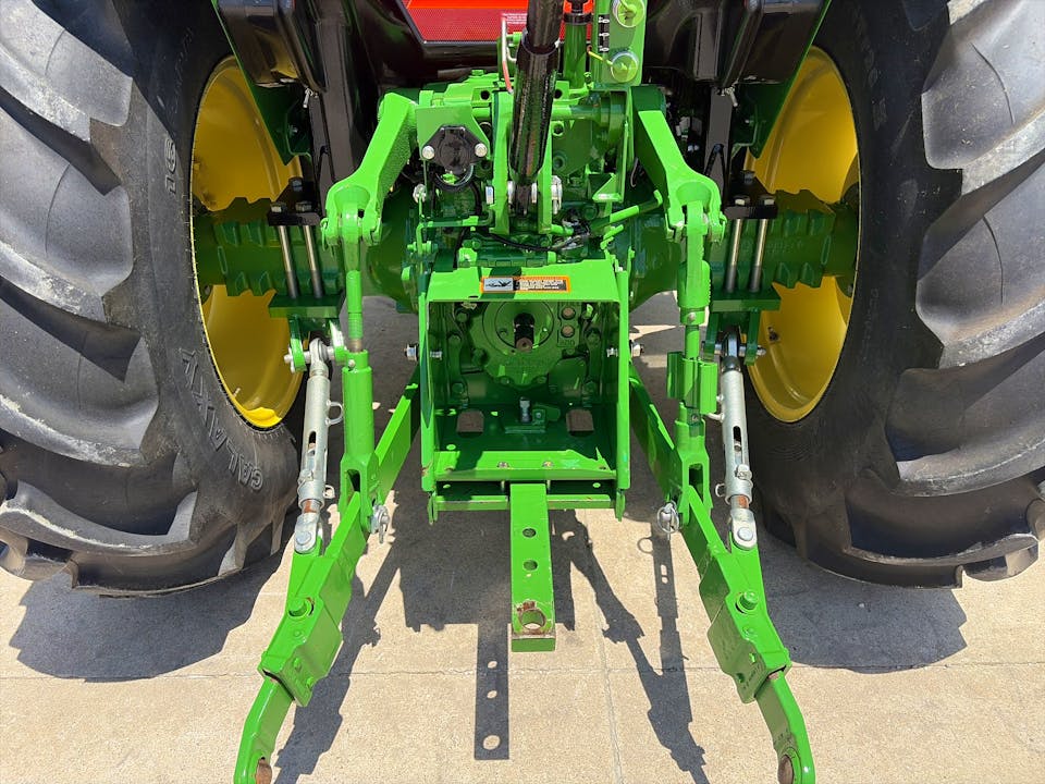 John Deere 5055E