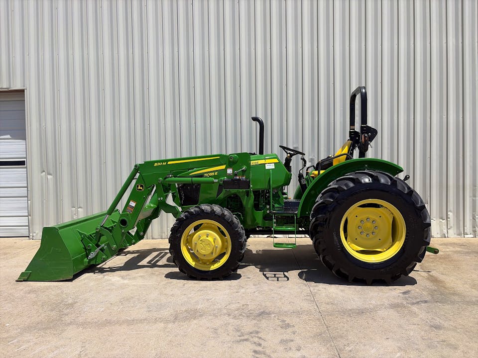 John Deere 5055E