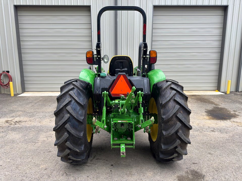 John Deere 5055E