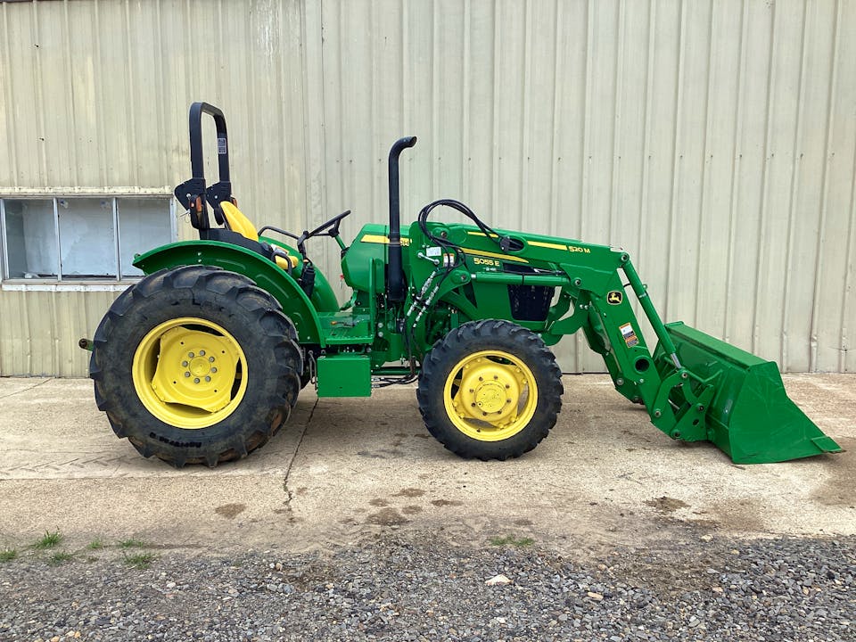 John Deere 5055E