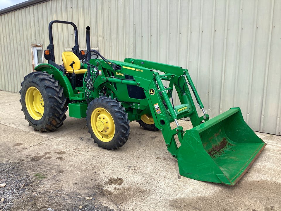 John Deere 5055E