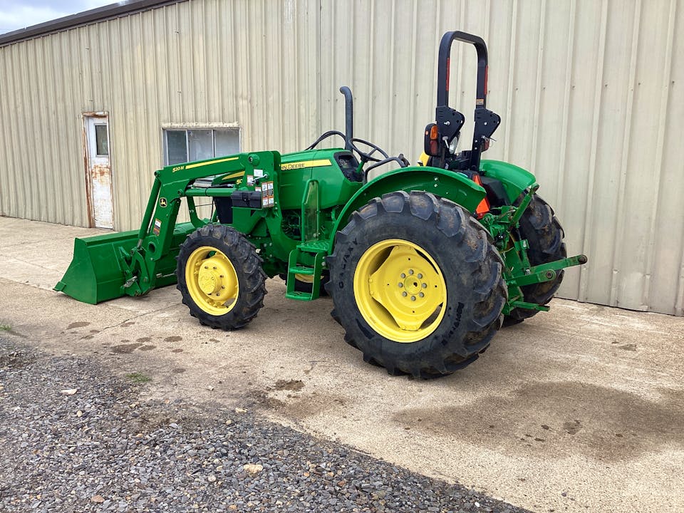 John Deere 5055E