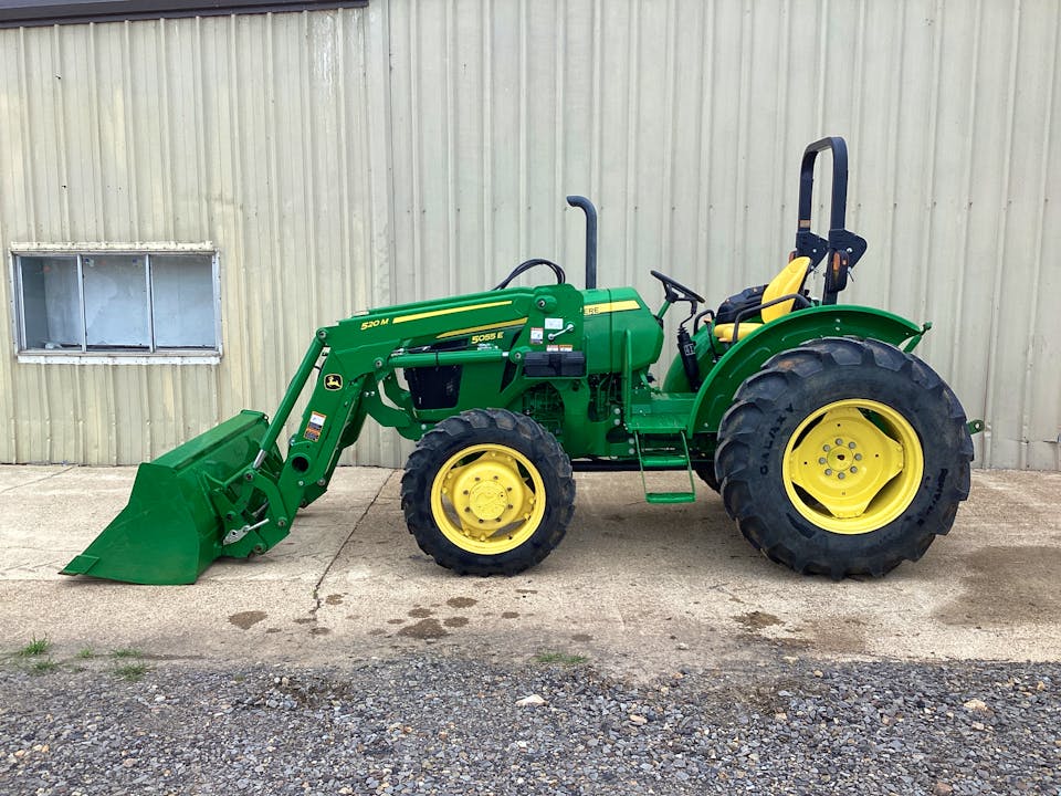 John Deere 5055E