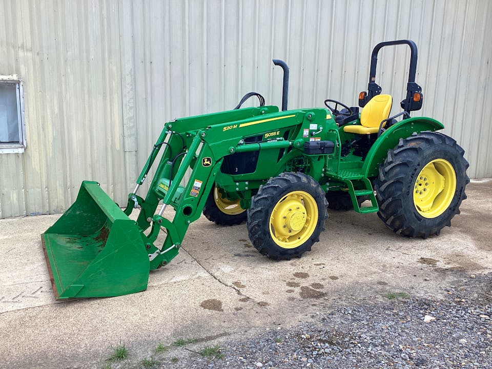 John Deere 5055E