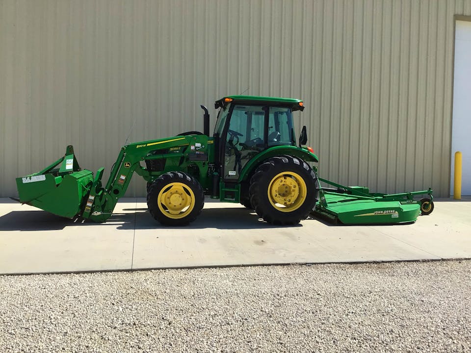 John Deere 5055E