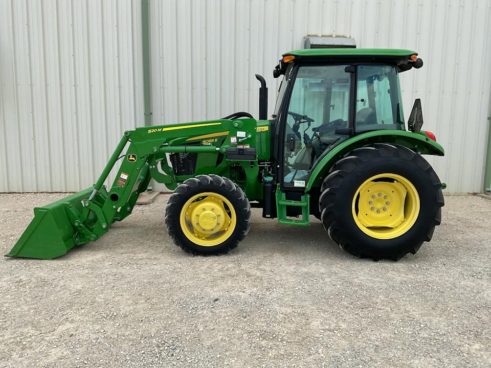 John Deere 5055E