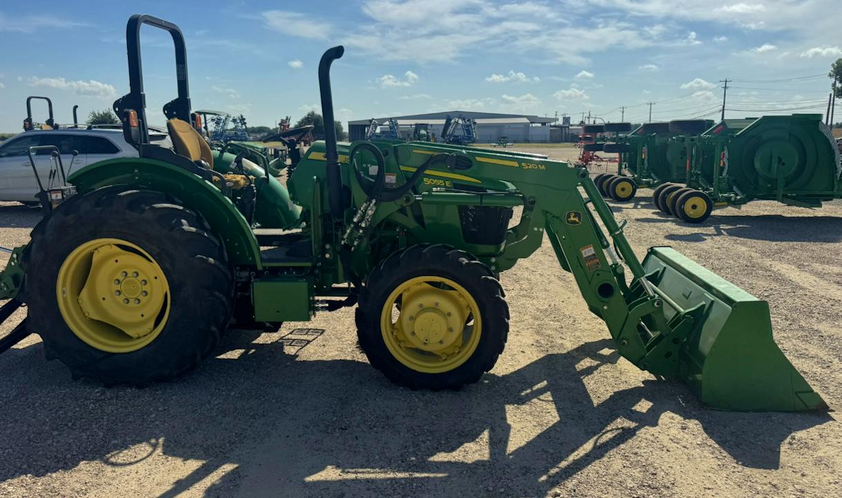 John Deere 5055E