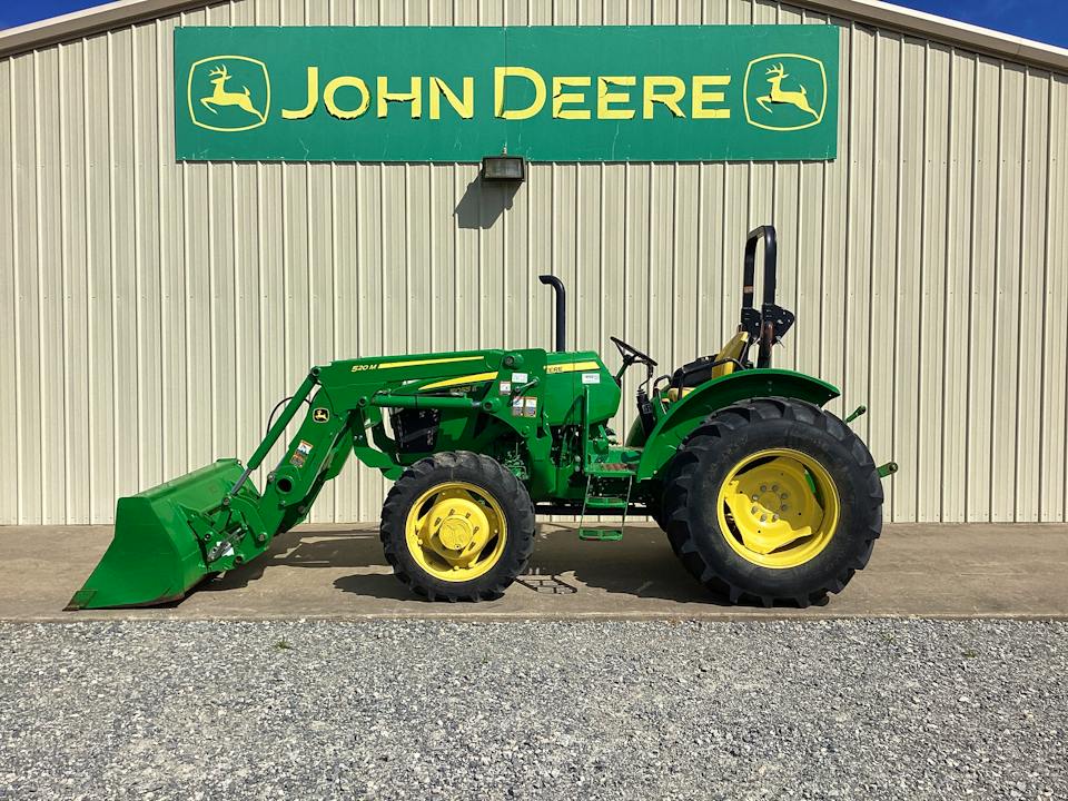 John Deere 5055E
