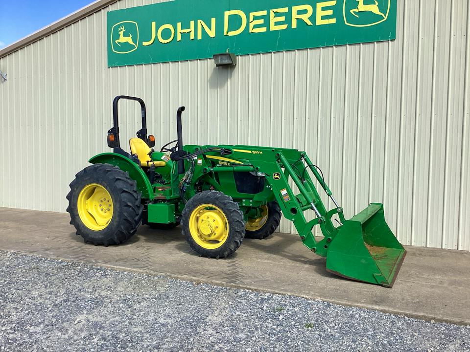 John Deere 5055E