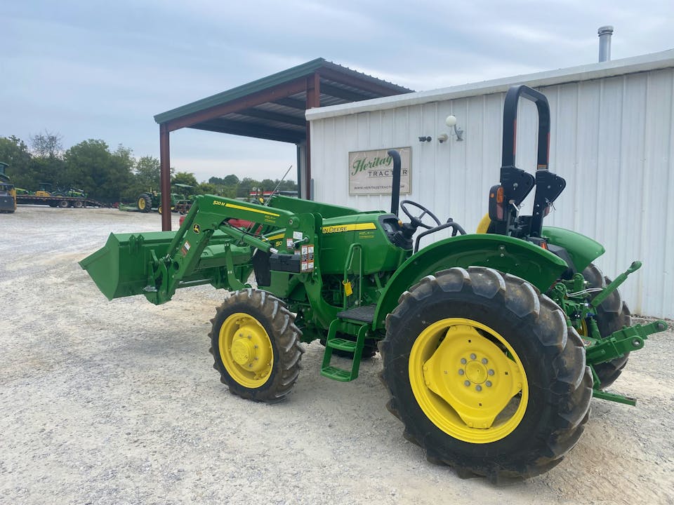 John Deere 5055E