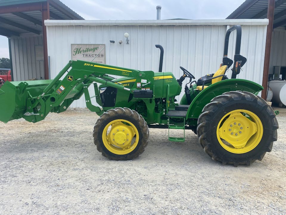 John Deere 5055E