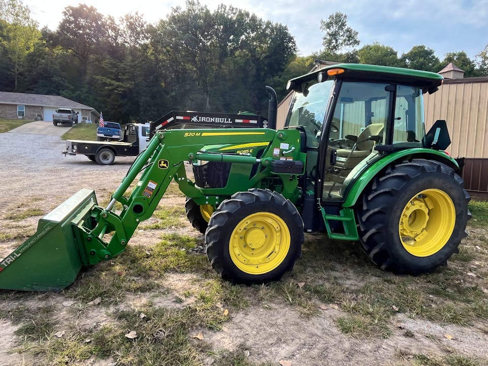 John Deere 5055E