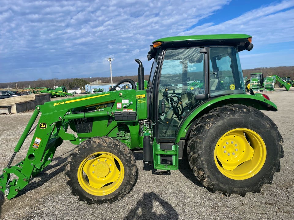 John Deere 5055E