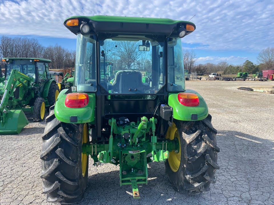 John Deere 5055E