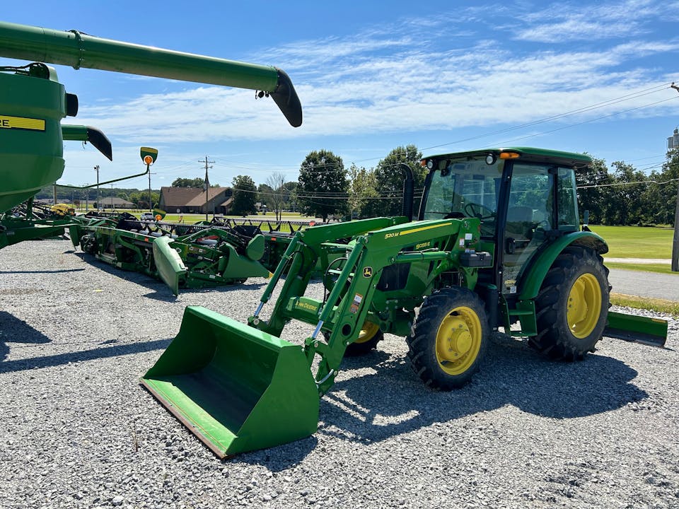 John Deere 5055E