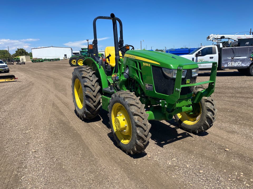John Deere 5055E