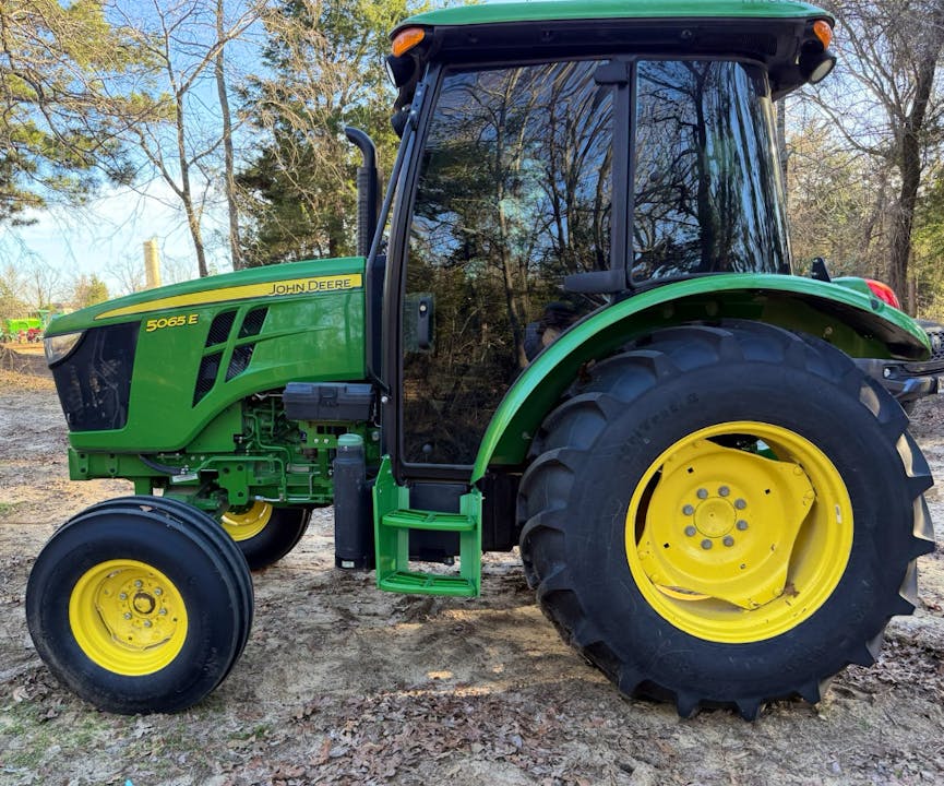 John Deere 5065E