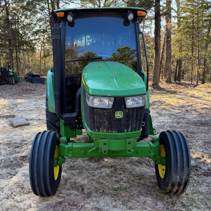 John Deere 5065E