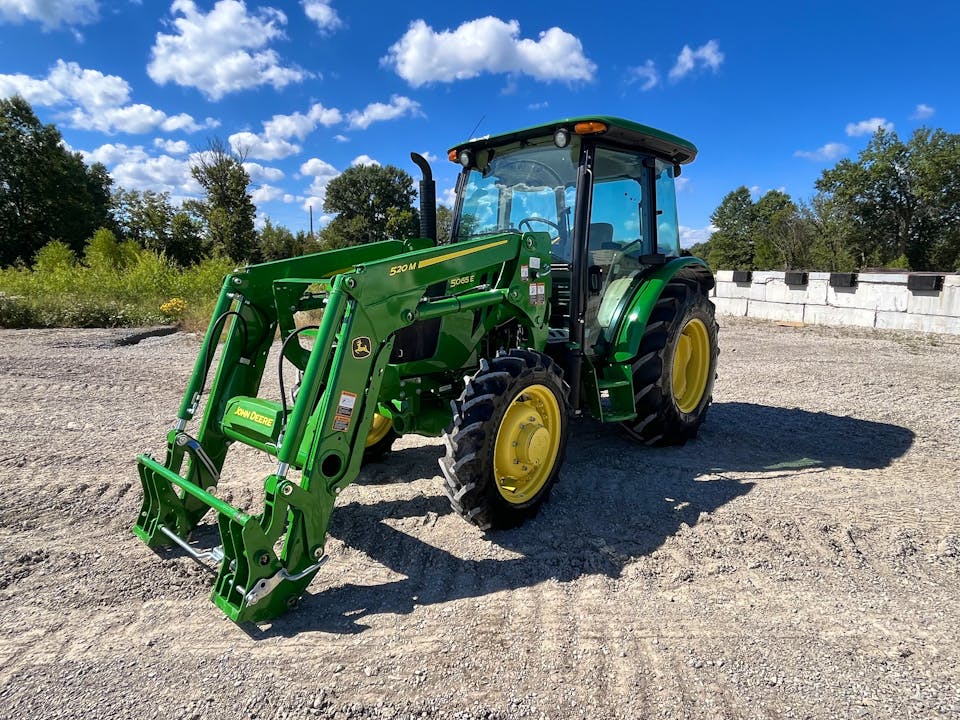 John Deere 5065E
