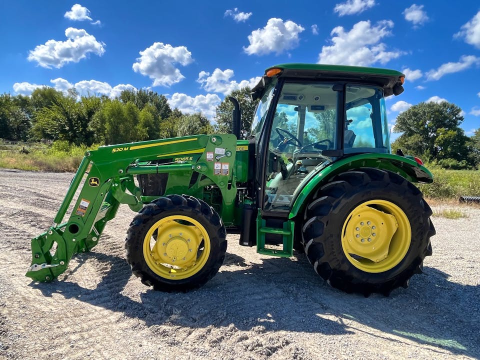 John Deere 5065E