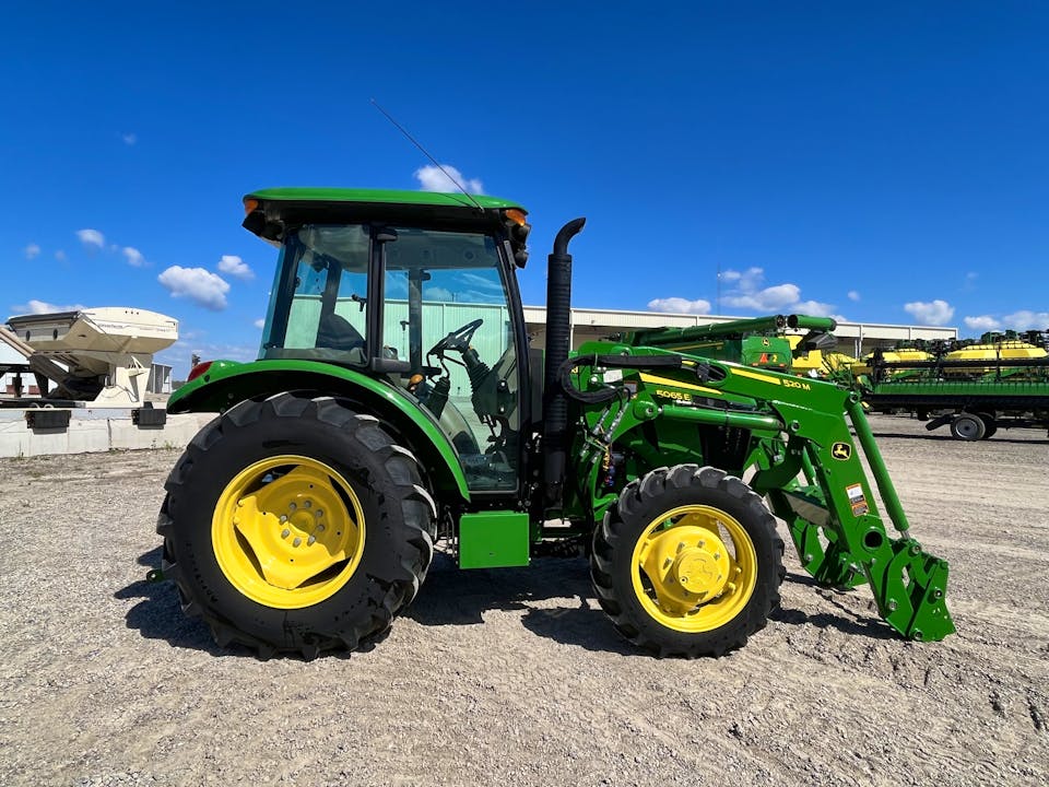 John Deere 5065E