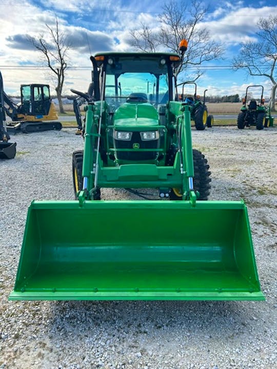 John Deere 5075E