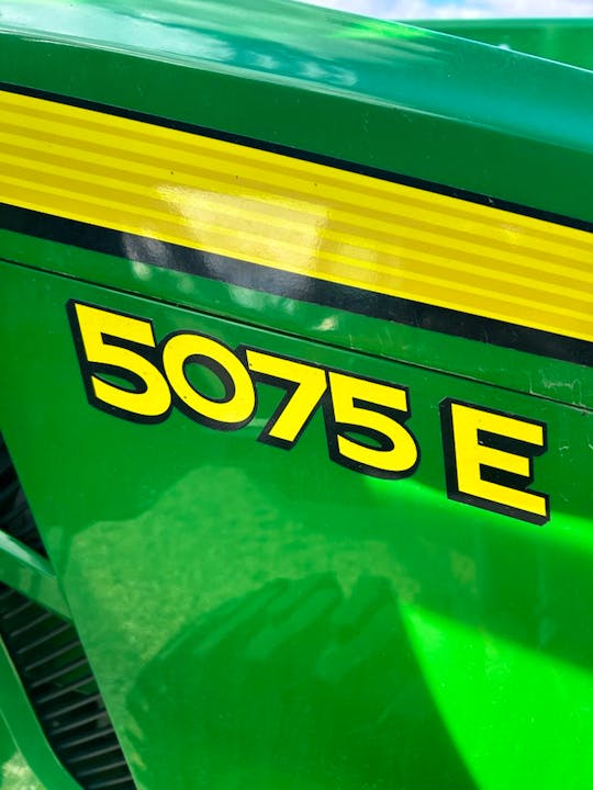 John Deere 5075E