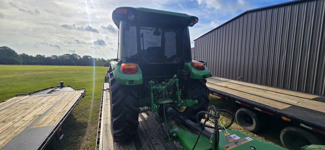 John Deere 5075E