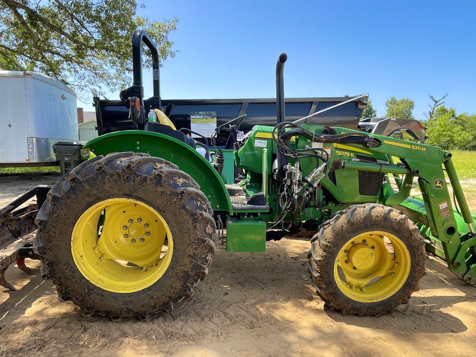John Deere 5075E
