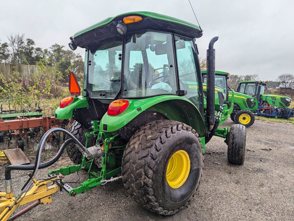 John Deere 5075E