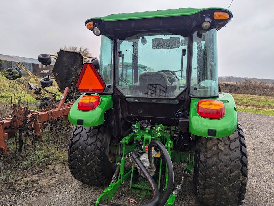 John Deere 5075E