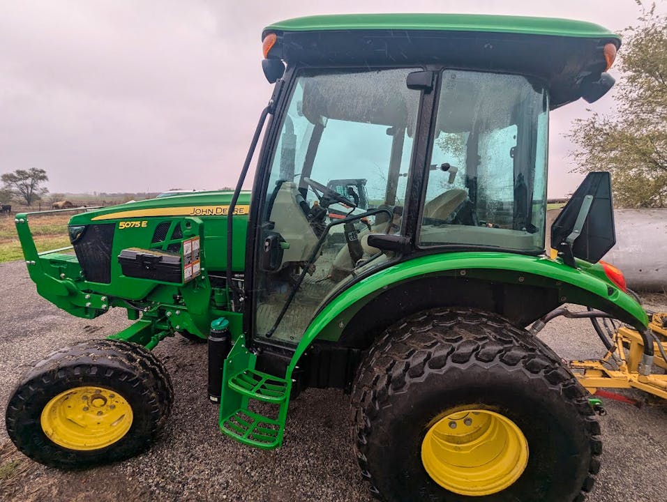 John Deere 5075E