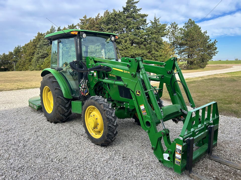 John Deere 5075E