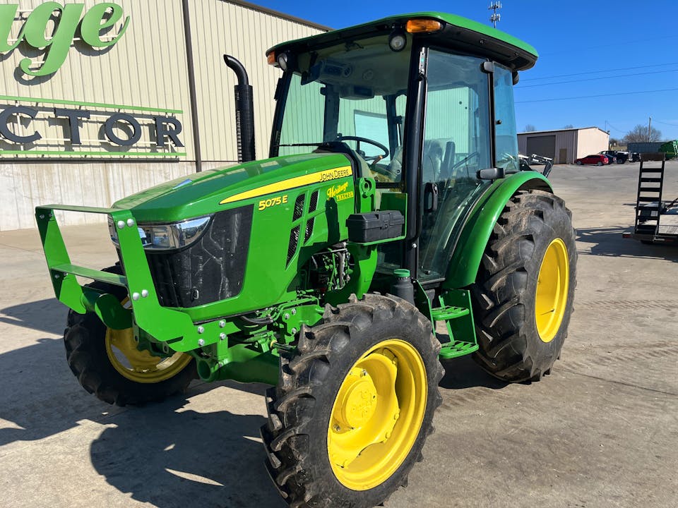 John Deere 5075E
