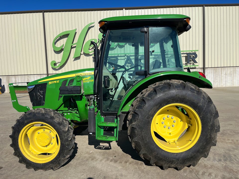 John Deere 5075E