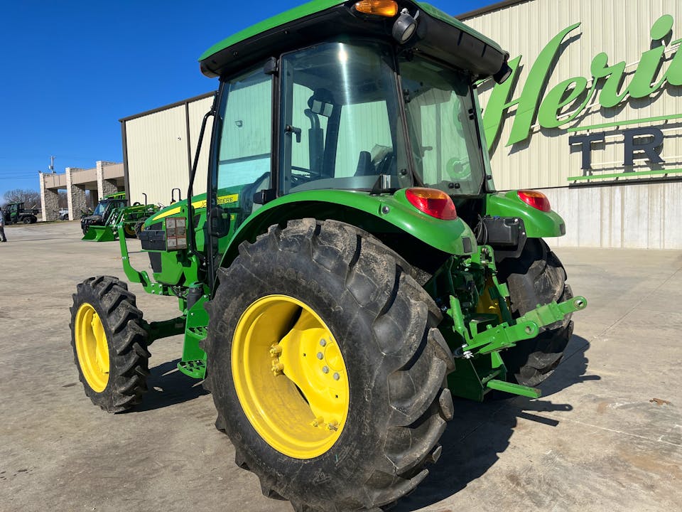 John Deere 5075E