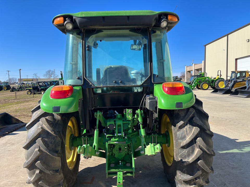 John Deere 5075E