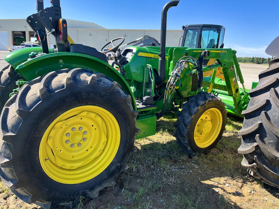 John Deere 5075E