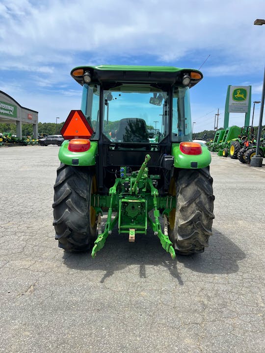 John Deere 5075E