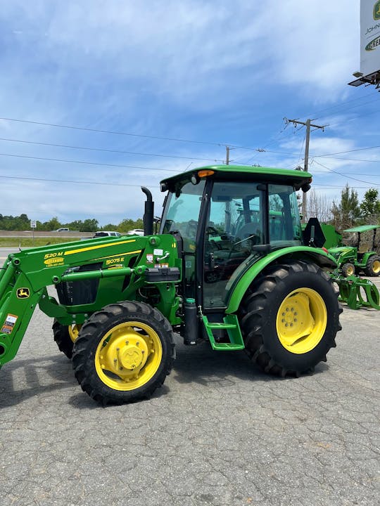 John Deere 5075E