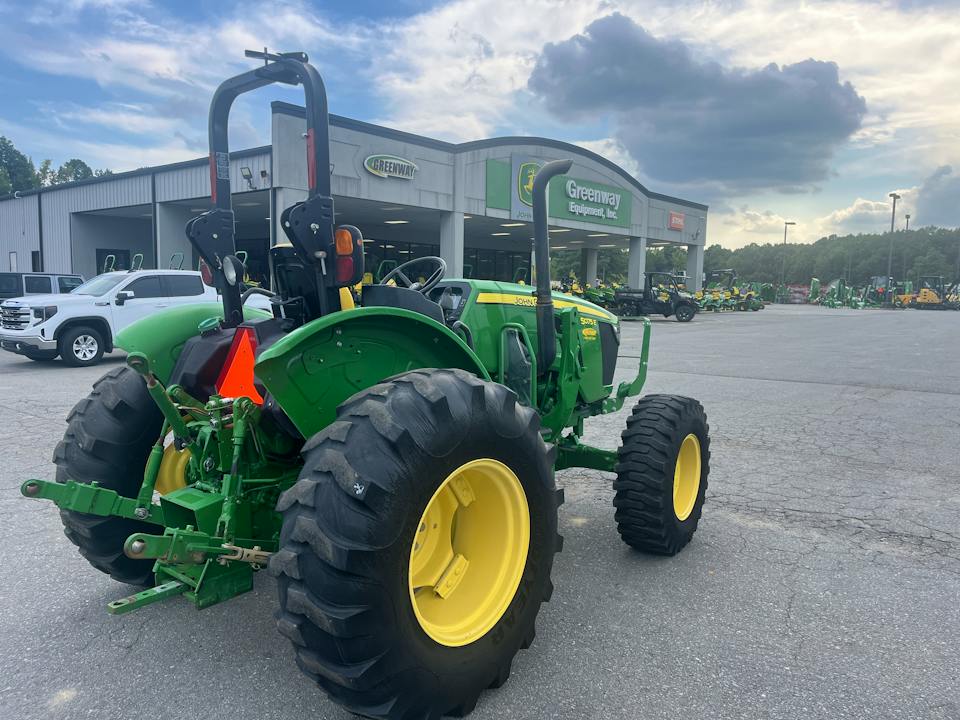 John Deere 5075E