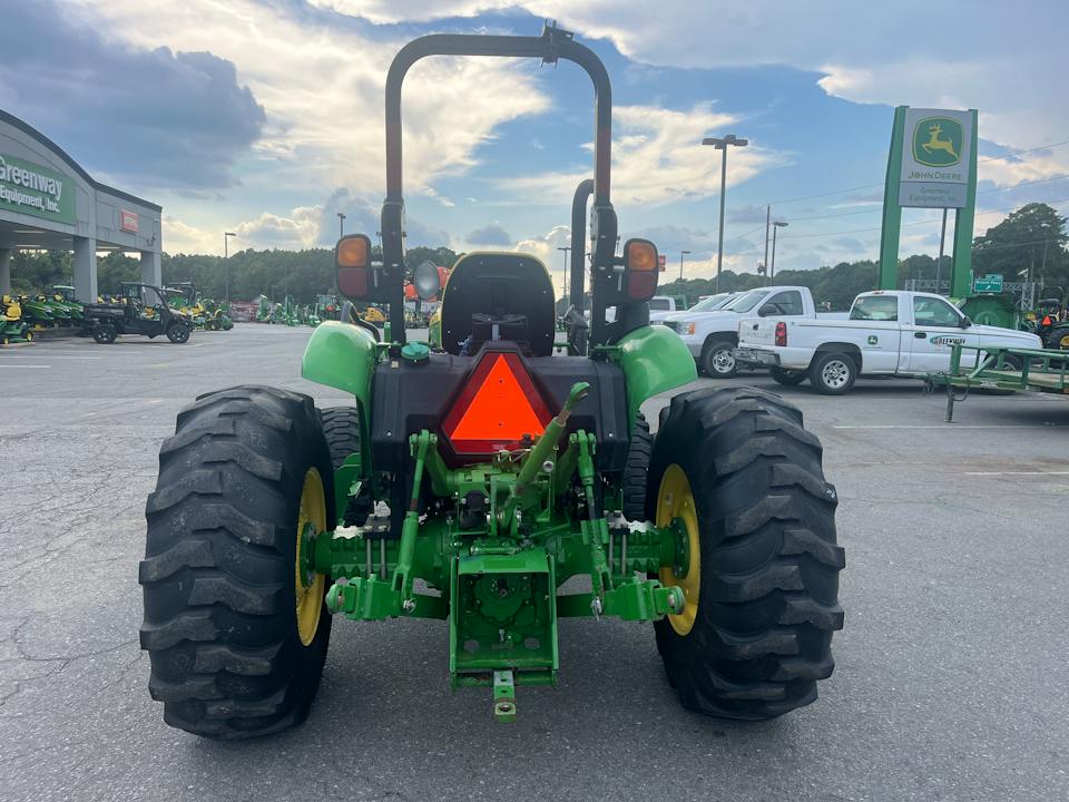 John Deere 5075E