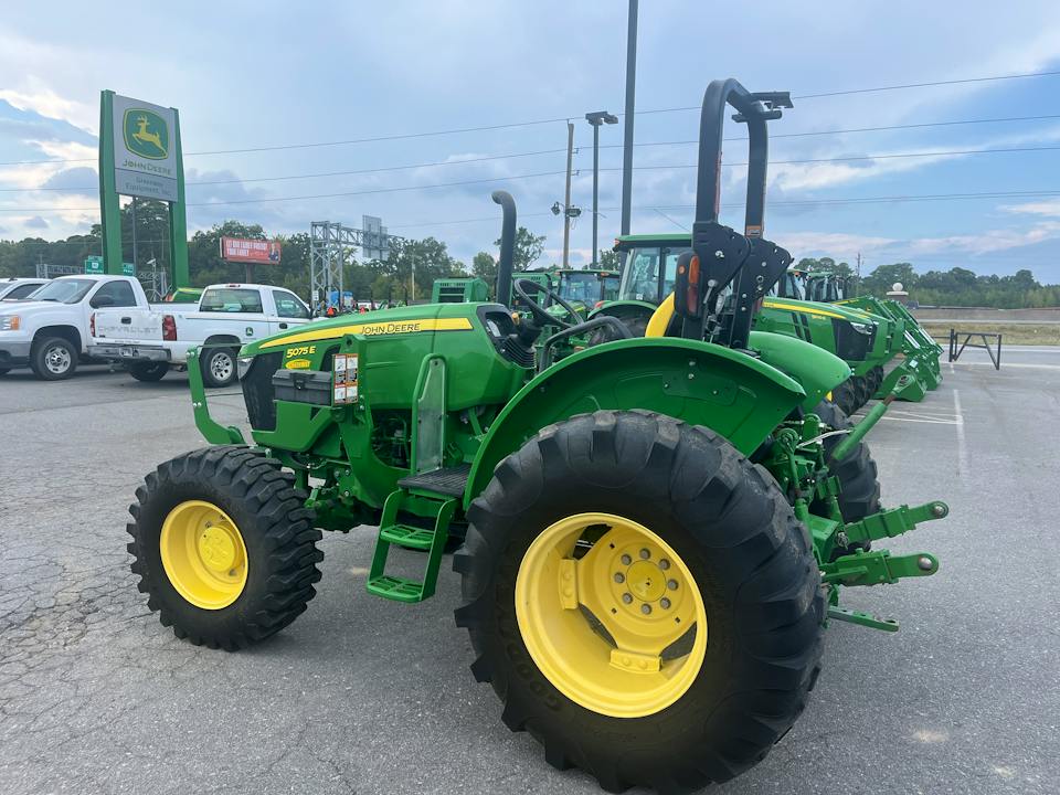 John Deere 5075E